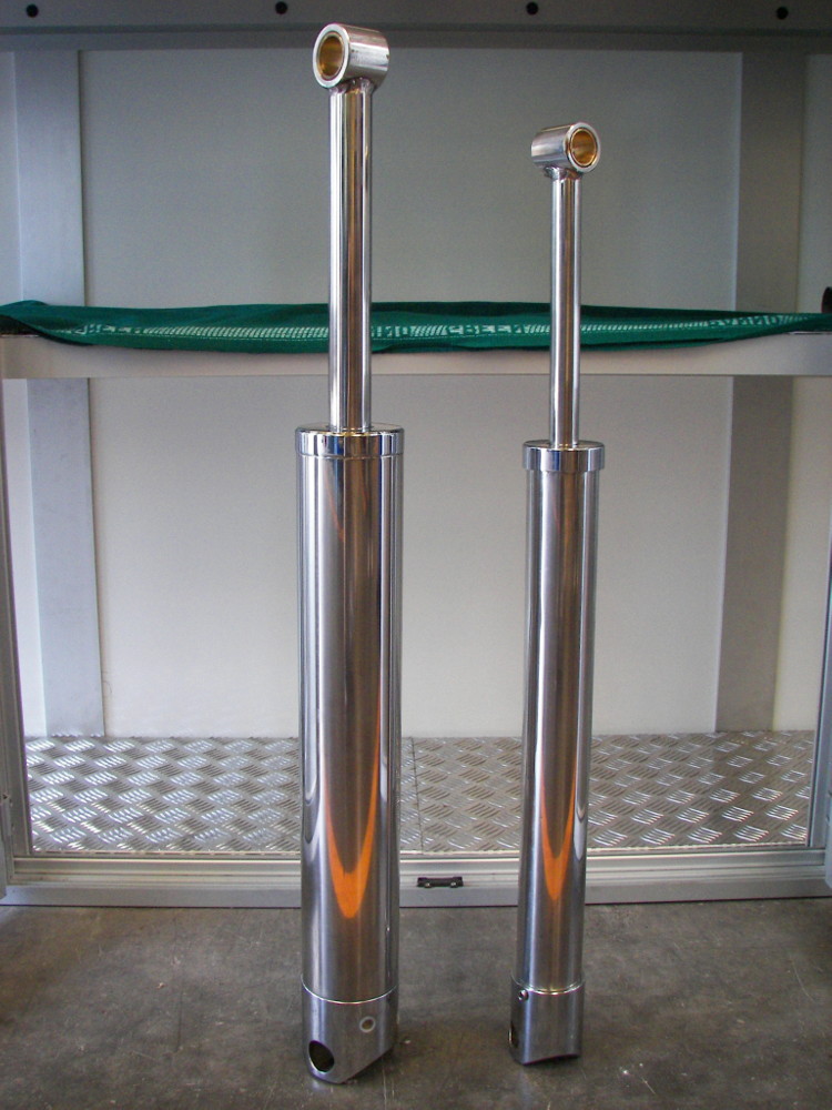 Hydraulic cylinder support and overhaul near Brescia