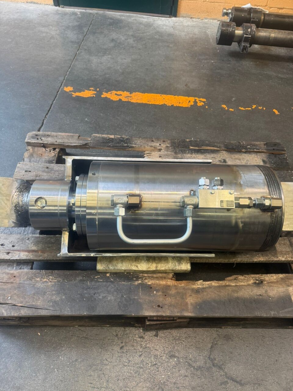 Hydraulic cylinders for bending machines